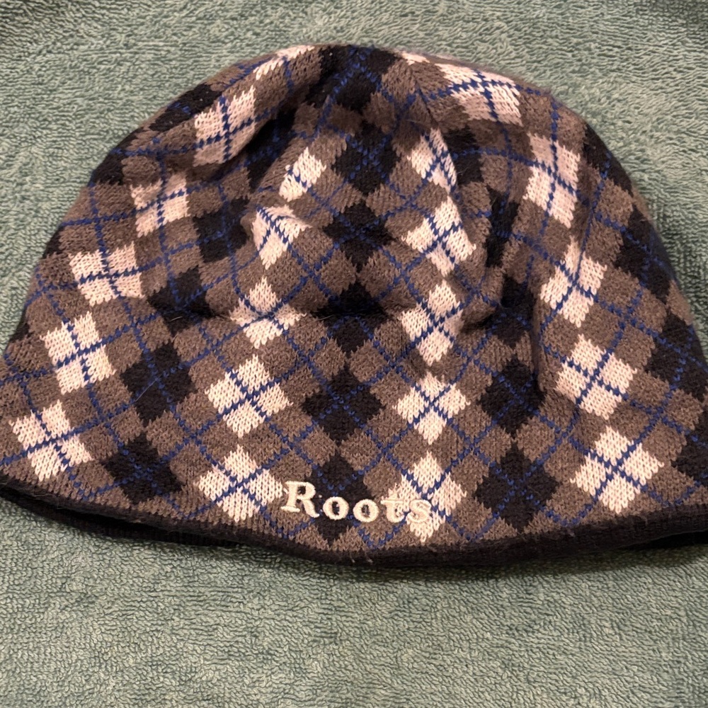 Roots Argyle Patterned Beanie in Black, Gray, and Blue. Toronto maple leafs.